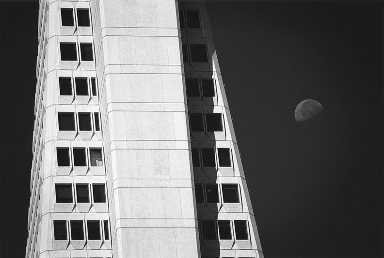 Daytime moon and Transamerica Bldg (105060-41)