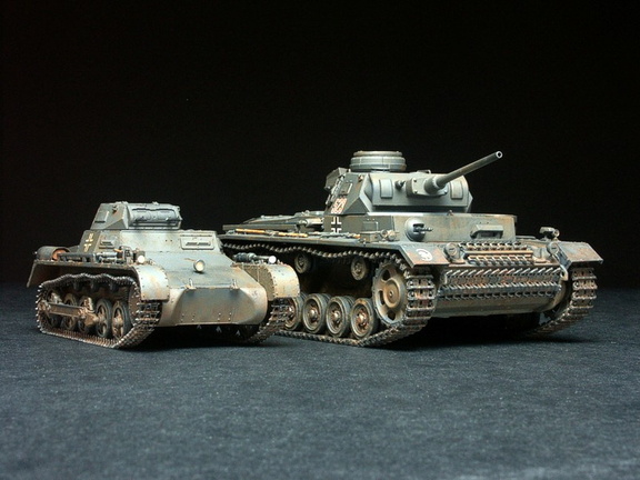 Size comparison:  Panzer I vs Panzer III